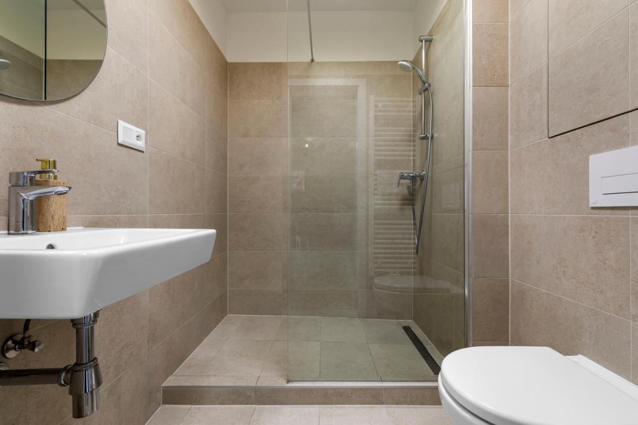 Apartamento Lam Black - Ac - Balcony Bratislava Exterior foto